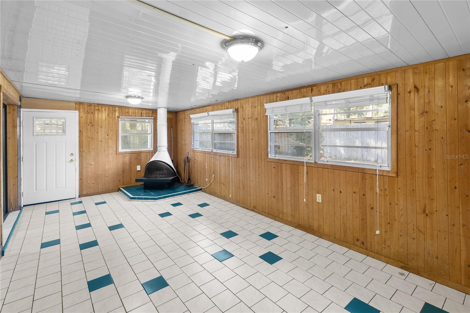 Image 19 of 30 For 1618 15th Terrace