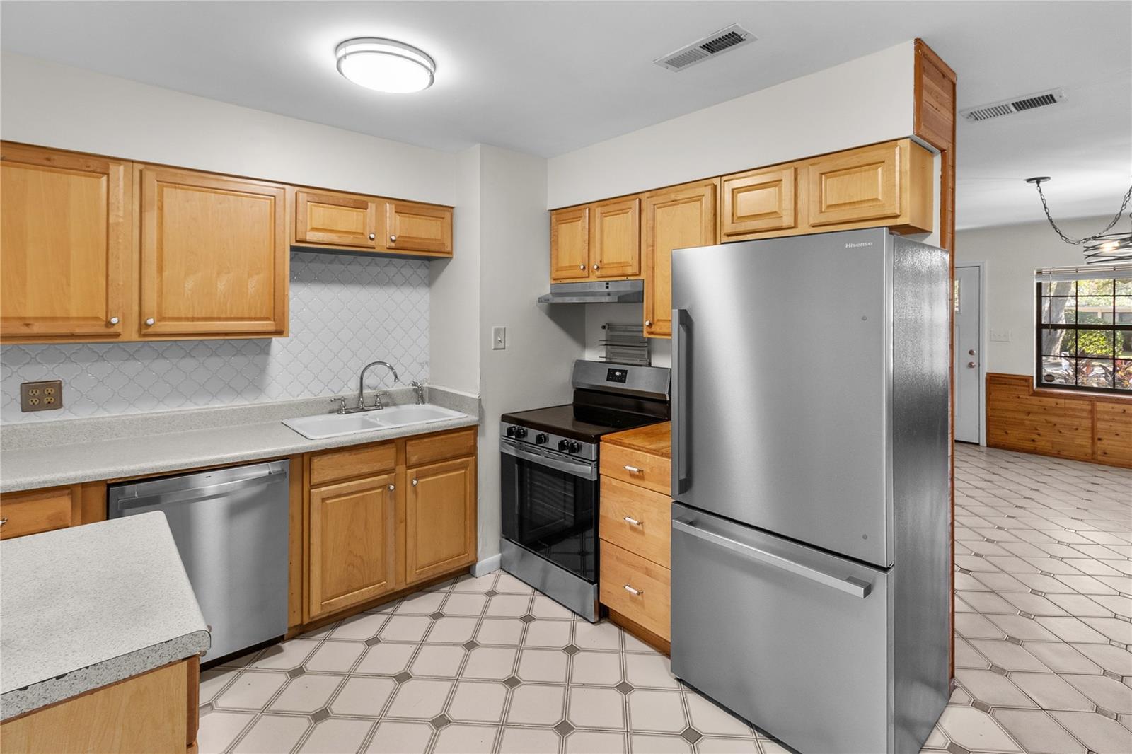 Image 4 of 30 For 1618 15th Terrace