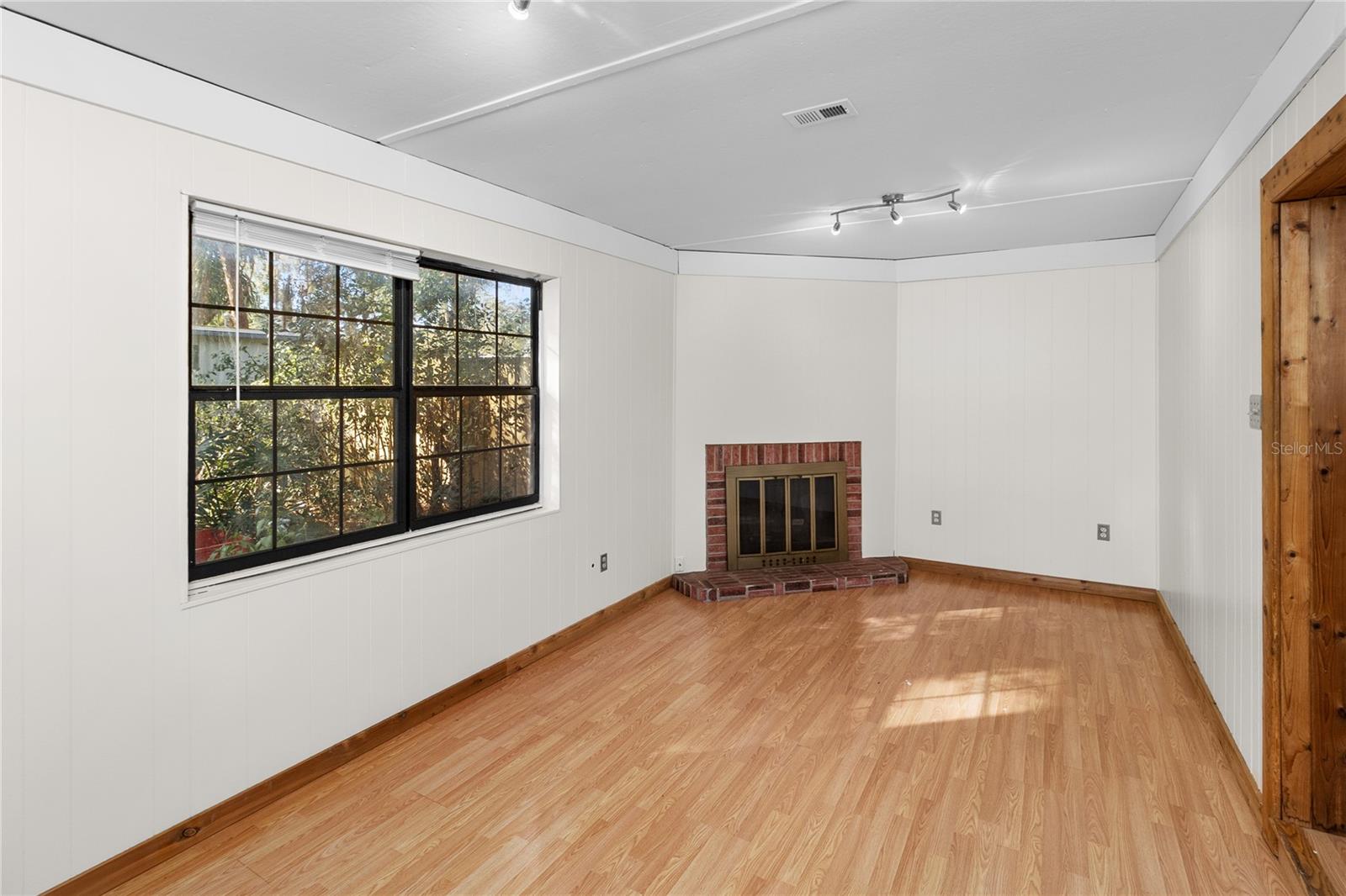 Image 8 of 30 For 1618 15th Terrace