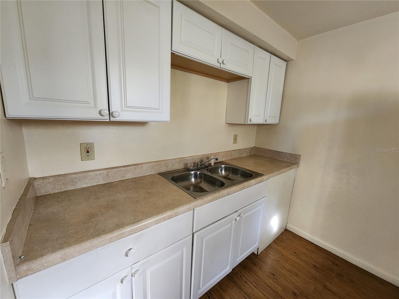 Image 4 of 15 For 701 67th Terrace D