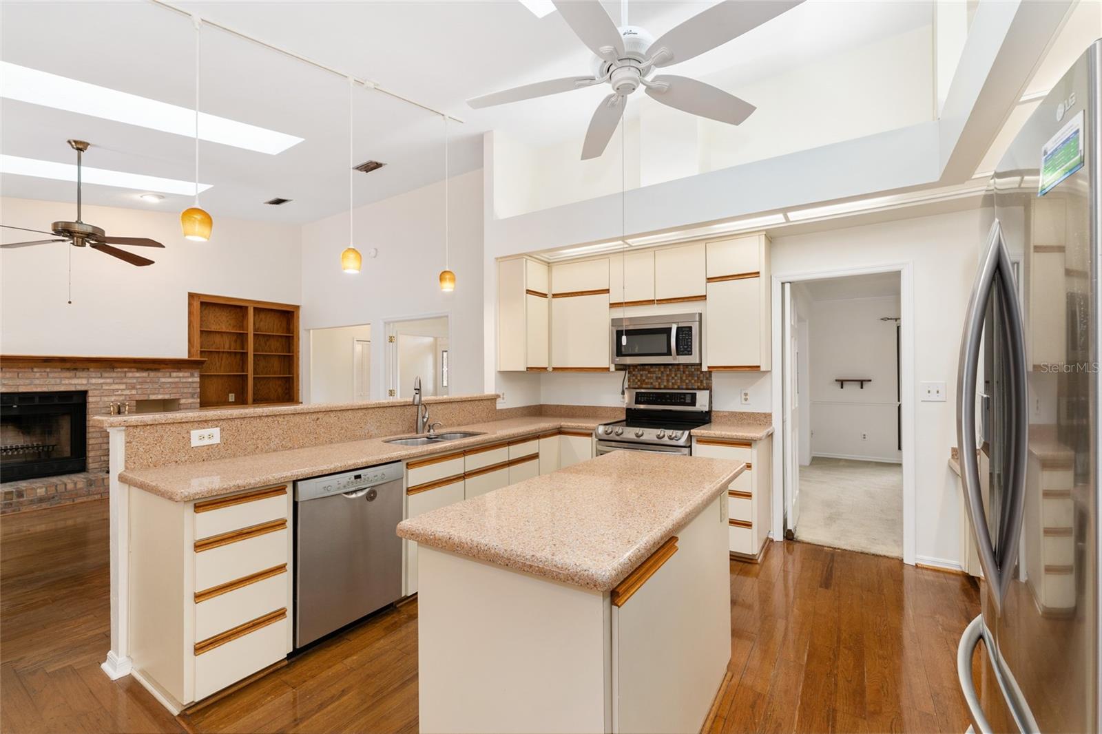 Image 18 of 79 For 8303 42nd Avenue