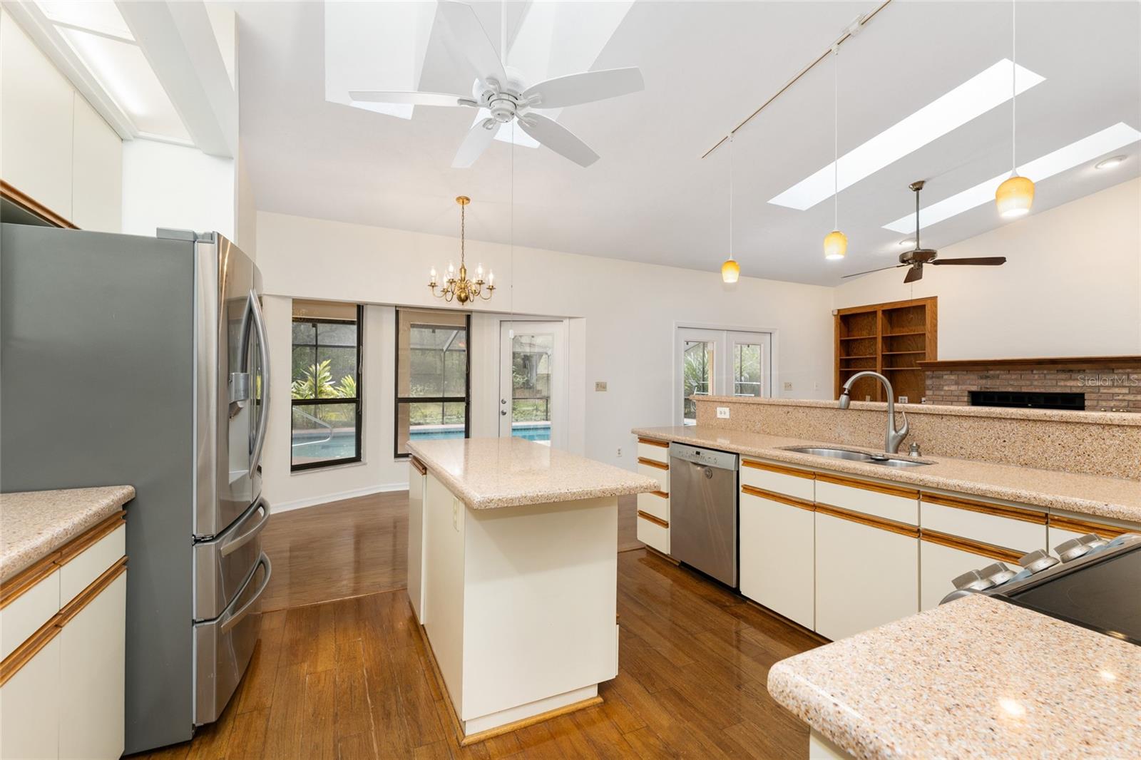 Image 19 of 79 For 8303 42nd Avenue