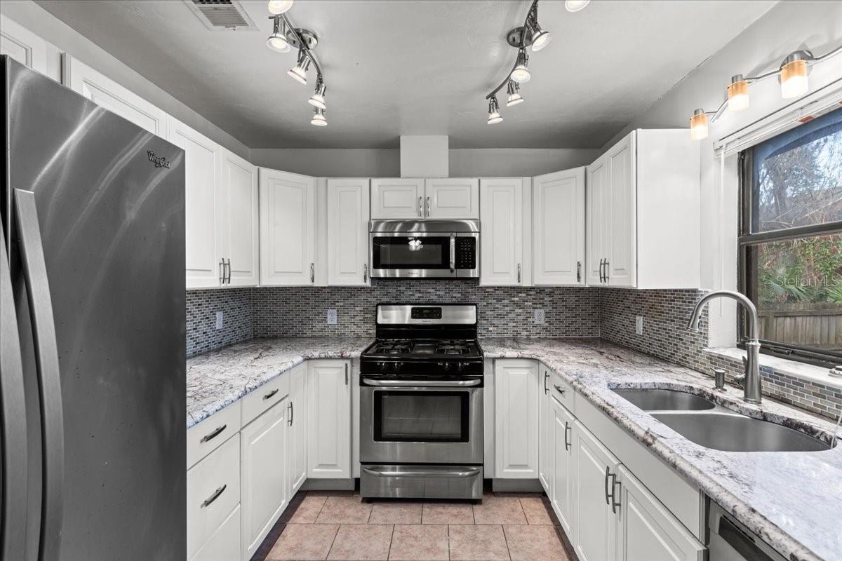 Image 12 of 38 For 1110 19th Place