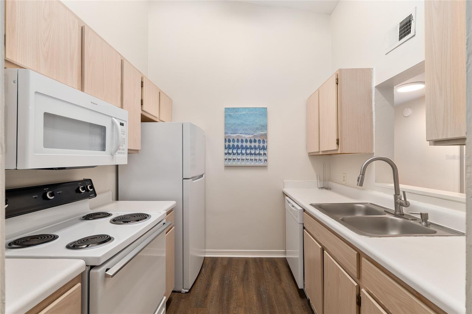 Image 16 of 39 For 2360 Archer Road 1009