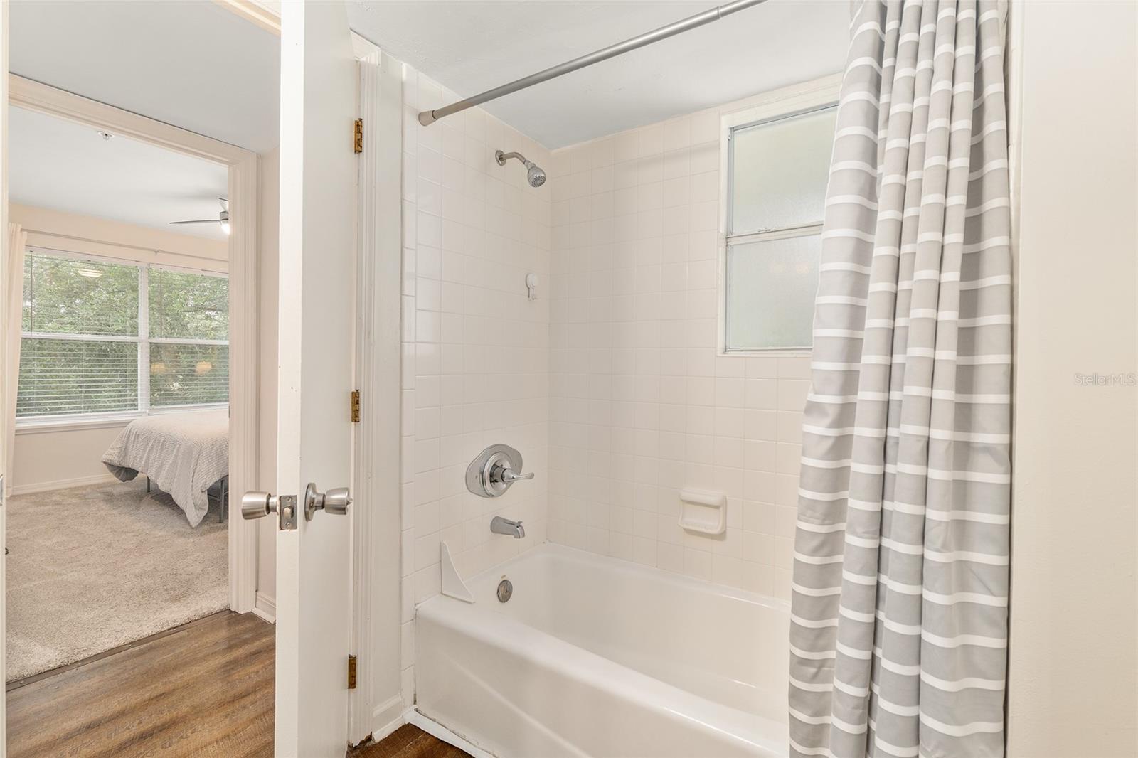 Image 29 of 39 For 2360 Archer Road 1009