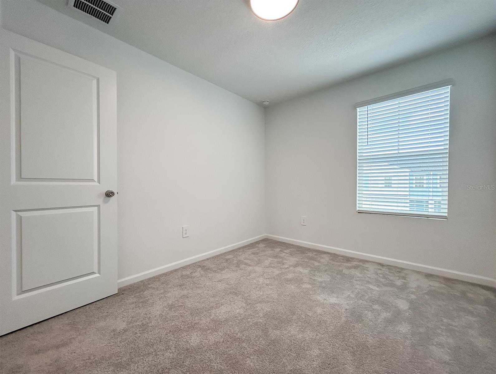 Image 18 of 35 For 14435 164th Road