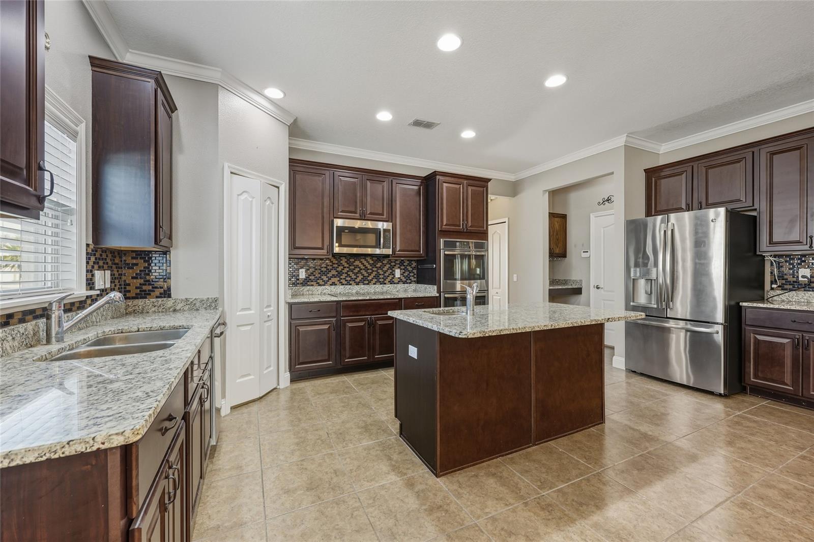 Image 5 of 31 For 944 251st Drive