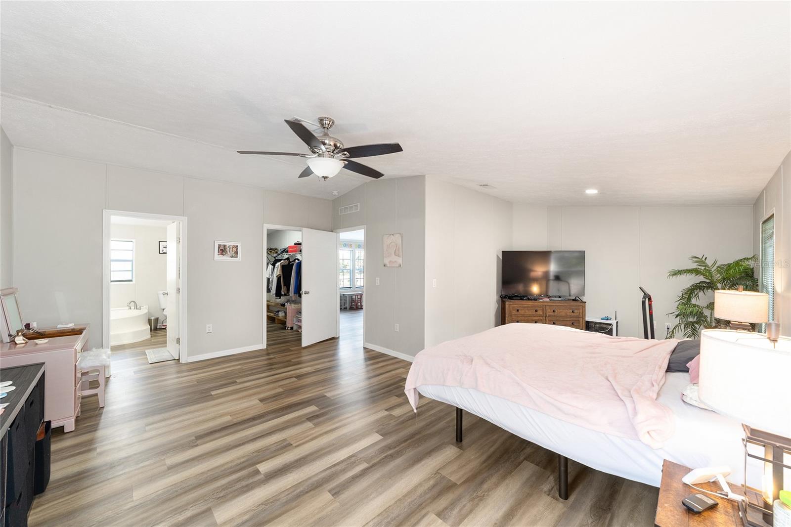 Image 33 of 49 For 11922 197th Terrace