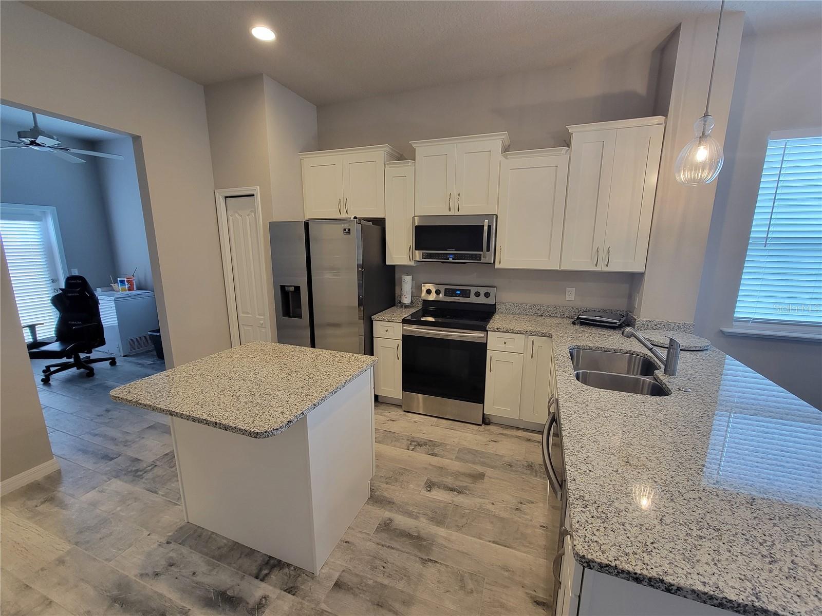 Image 6 of 25 For 6323 47th Terrace