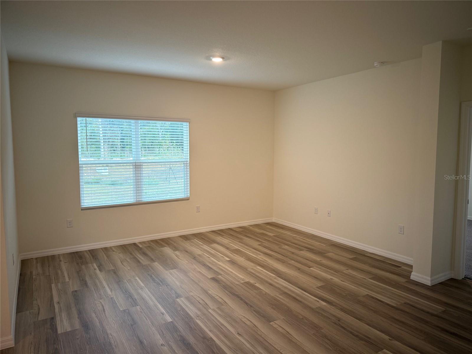 Image 10 of 28 For 5322 52nd Court