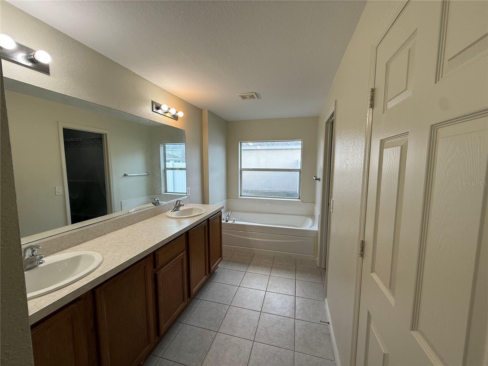 Image 13 of 19 For 5000 40th Place