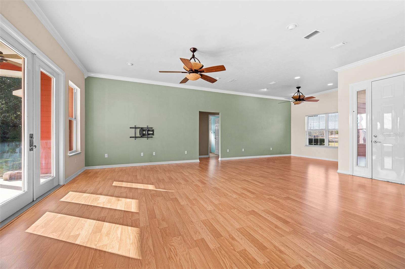 Image 10 of 40 For 10215 98 Th Avenue