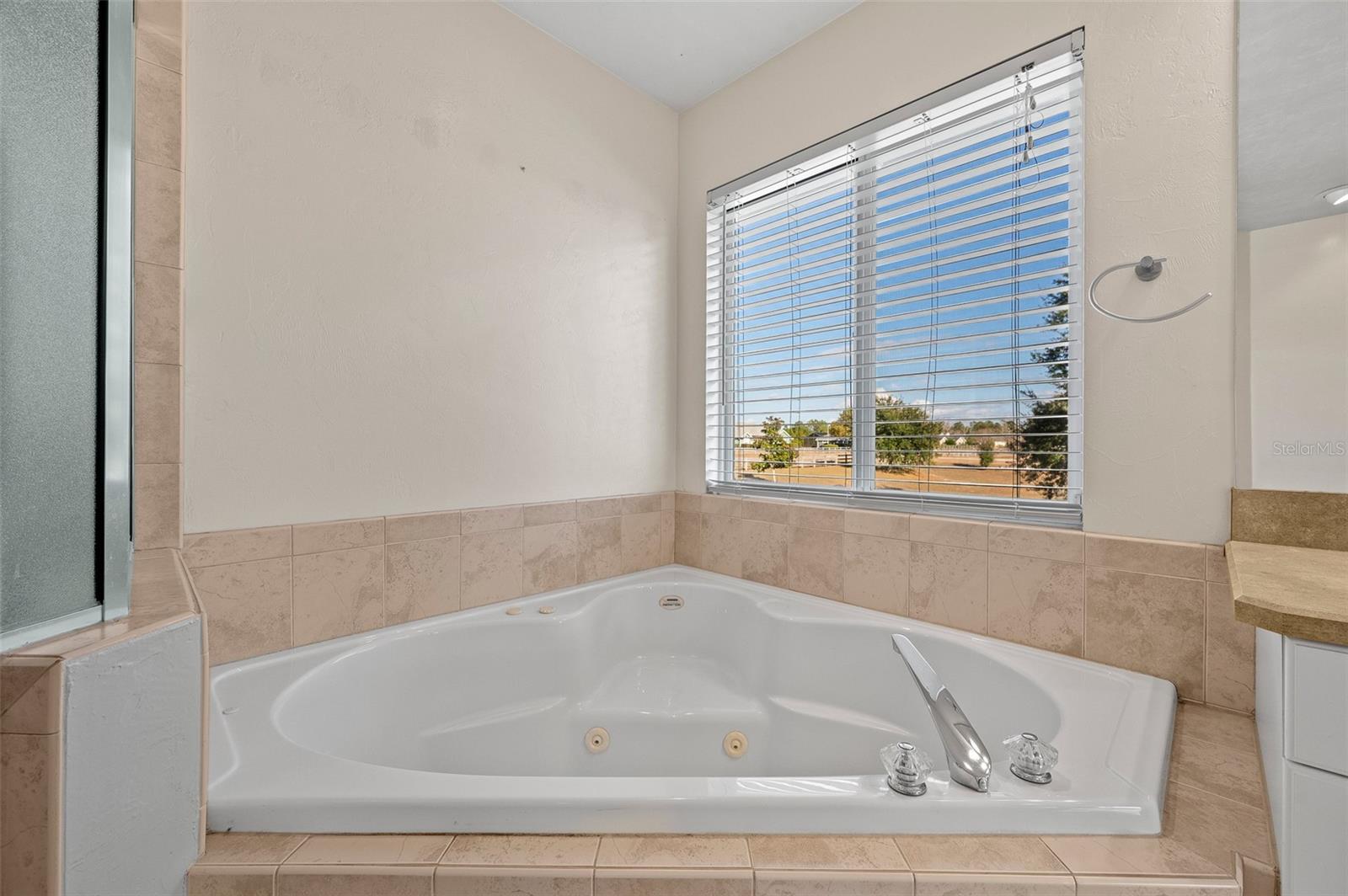 Image 23 of 40 For 10215 98 Th Avenue