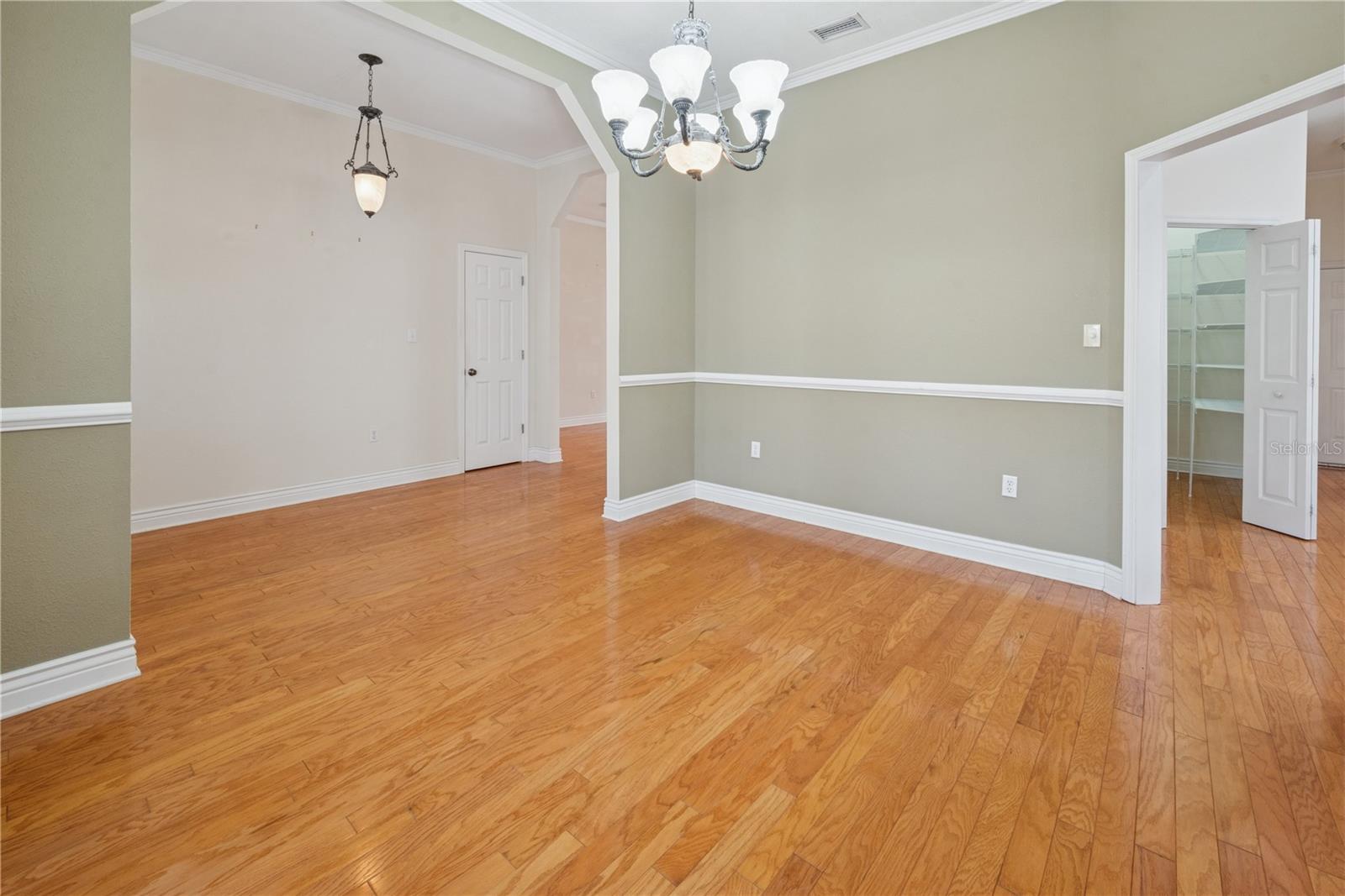 Image 46 of 87 For 15989 15 Place