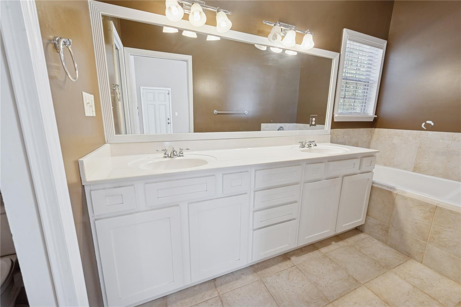 Image 83 of 87 For 15989 15 Place