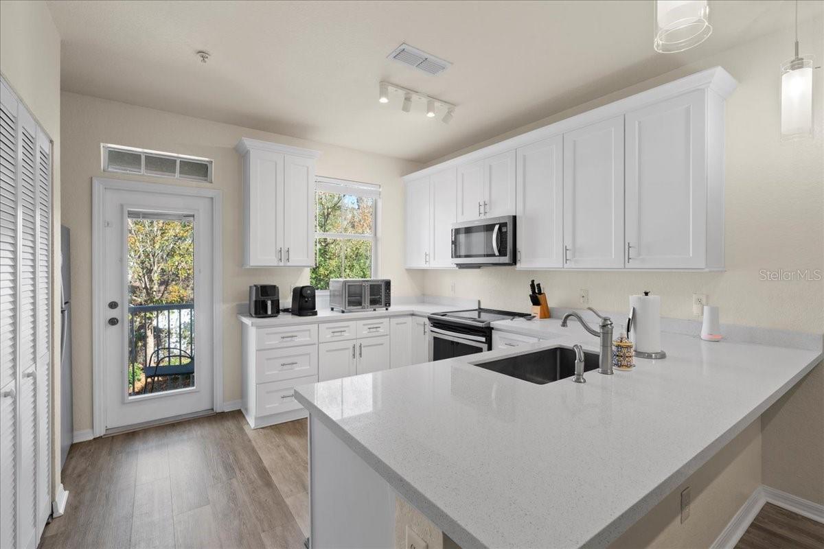 Image 11 of 42 For 621 10th Street 204