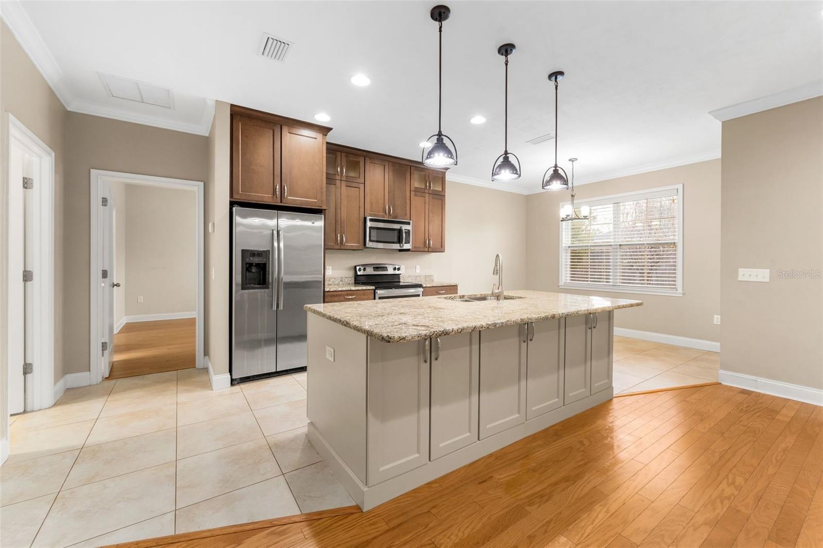 Image 10 of 32 For 16617 194th Street