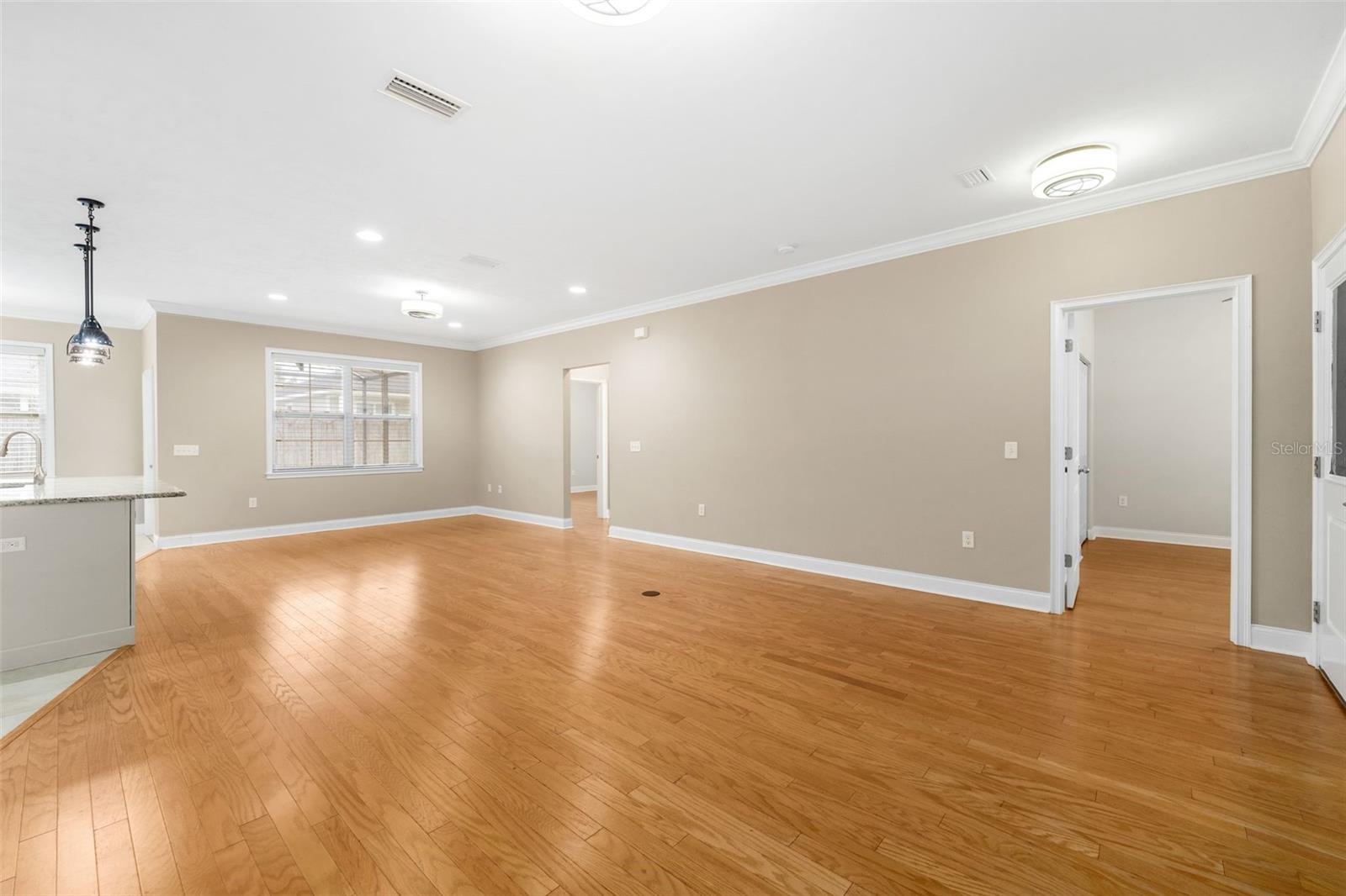 Image 7 of 32 For 16617 194th Street