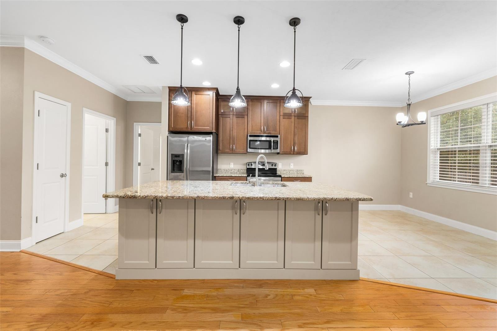 Image 9 of 32 For 16617 194th Street