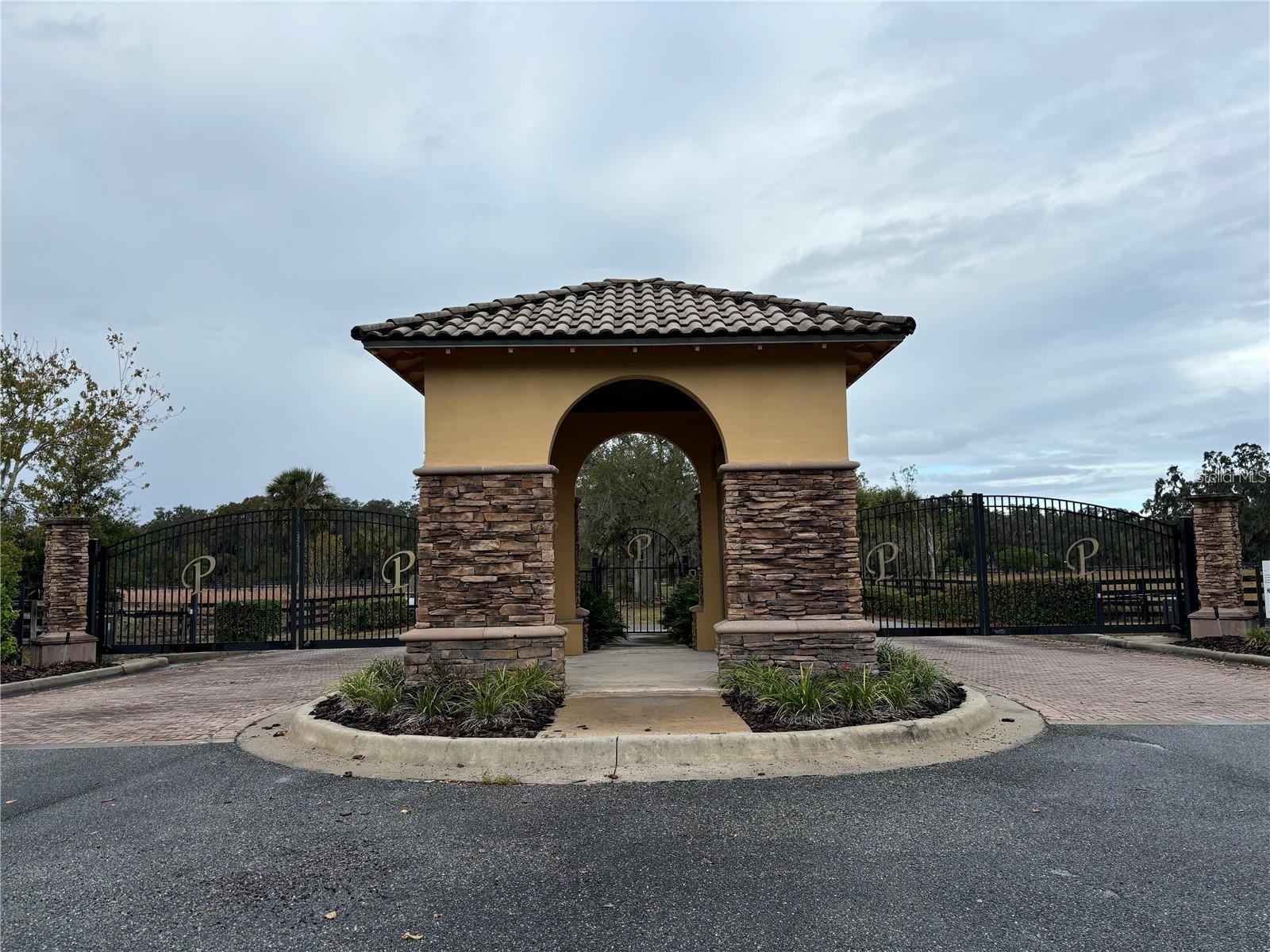 Image 4 of 11 For 8506 135 Lane