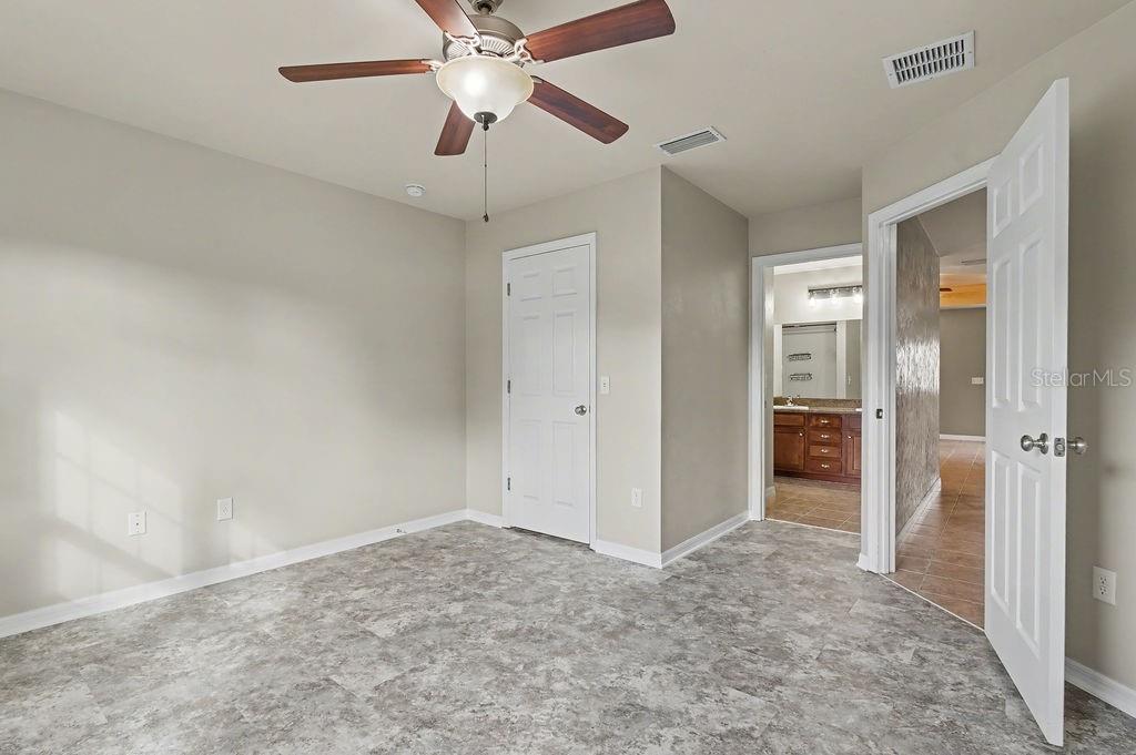 Image 11 of 32 For 15705 136 Terrace