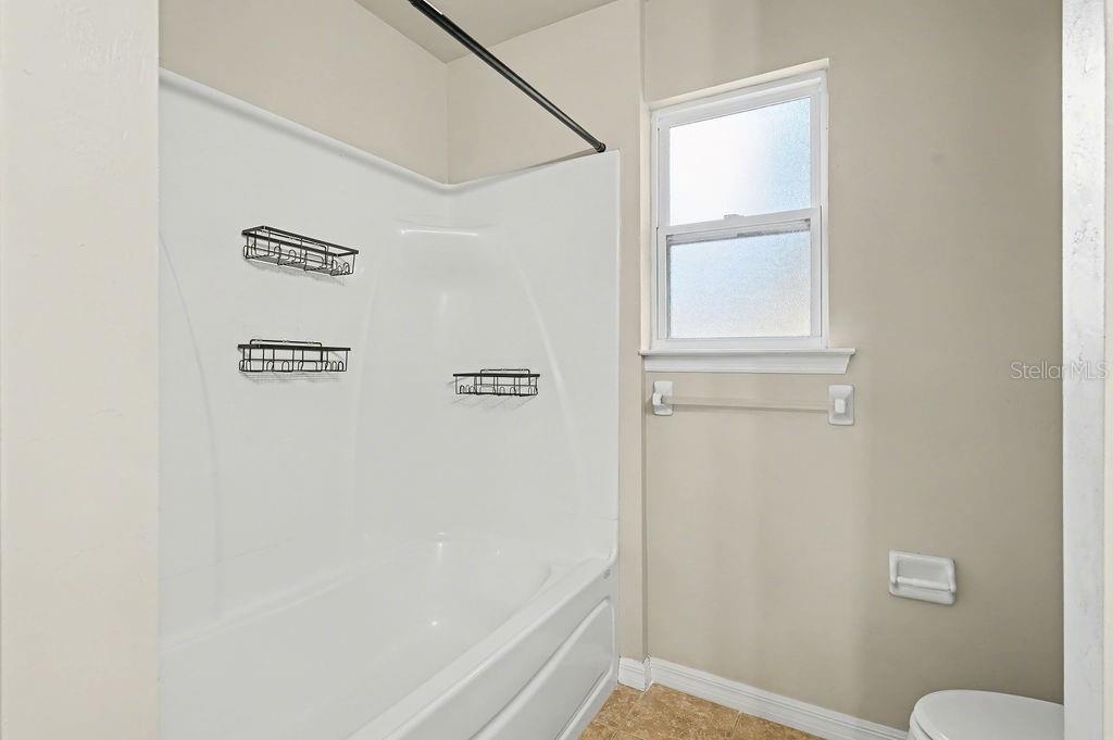 Image 13 of 32 For 15705 136 Terrace