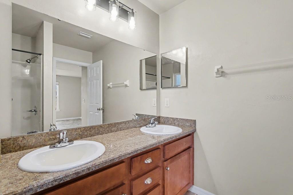 Image 14 of 32 For 15705 136 Terrace