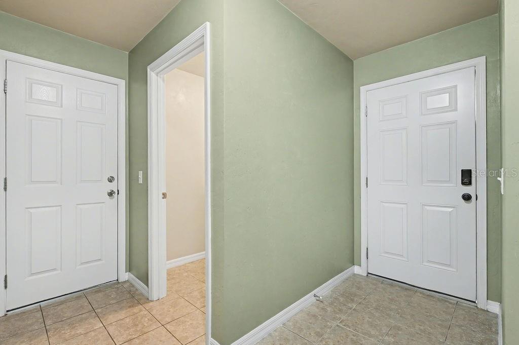 Image 6 of 32 For 15705 136 Terrace