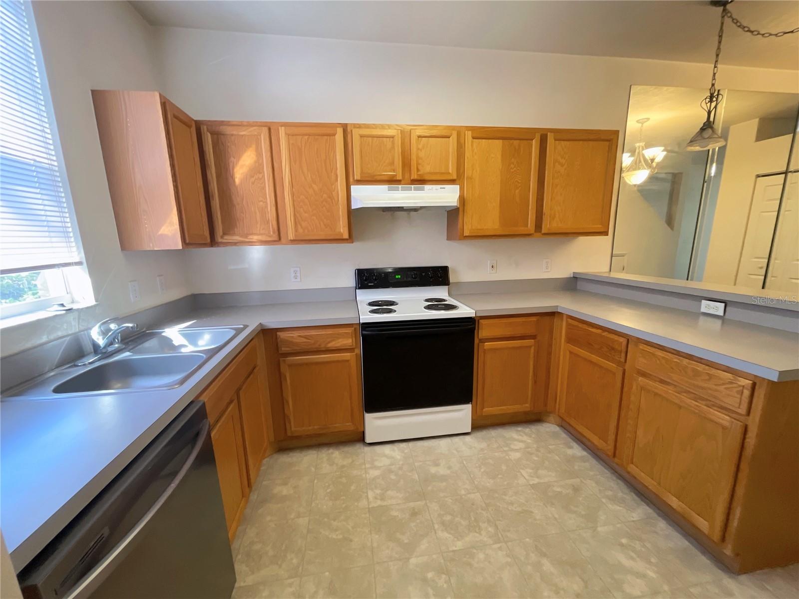 Image 4 of 15 For 3930 20th Avenue 1902