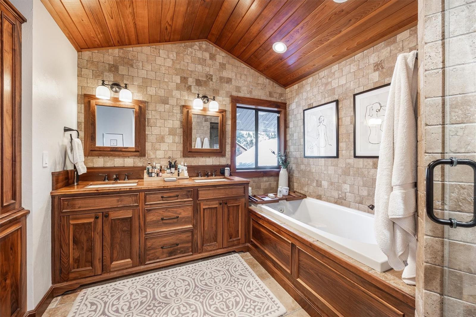 Image 18 of 100 For 12603 204 Terrace