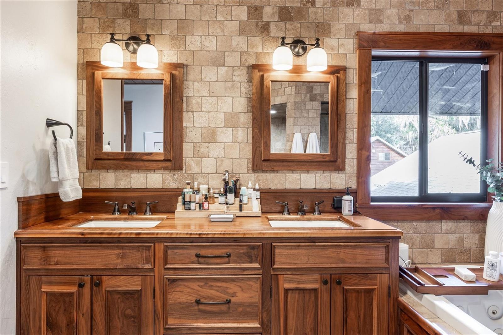 Image 19 of 100 For 12603 204 Terrace