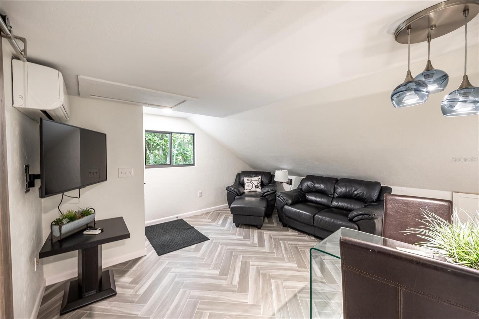 Image 60 of 100 For 12603 204 Terrace