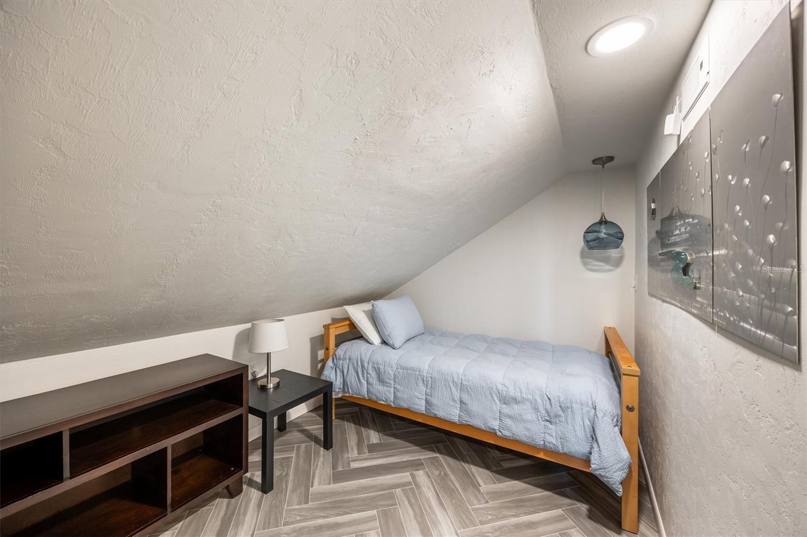 Image 63 of 100 For 12603 204 Terrace