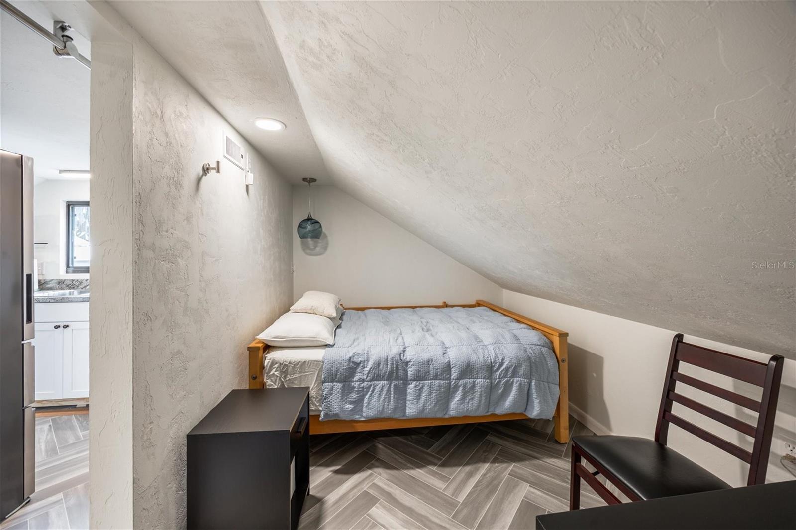 Image 65 of 100 For 12603 204 Terrace