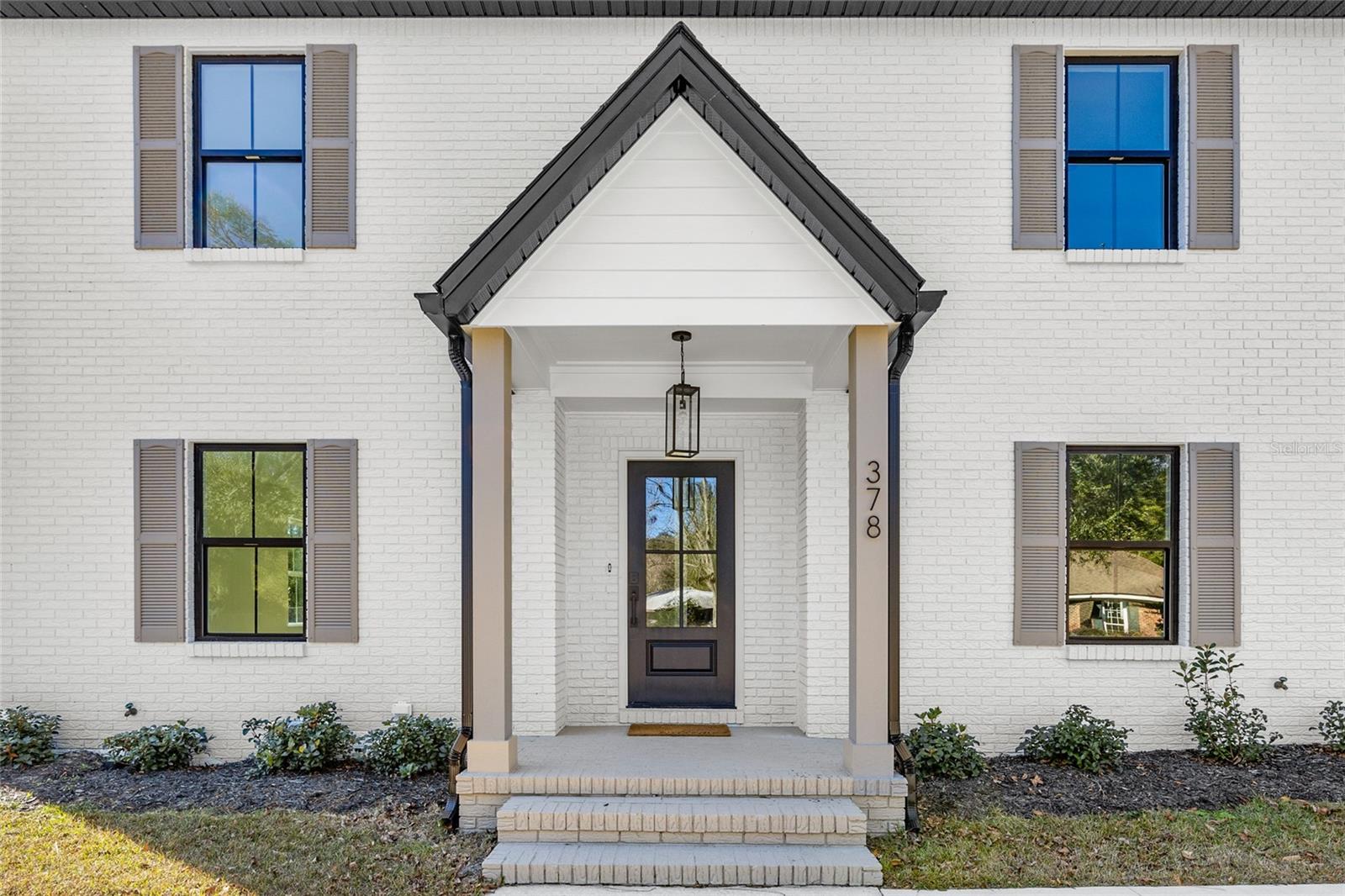 Image 2 of 43 For 378 Clubview Circle