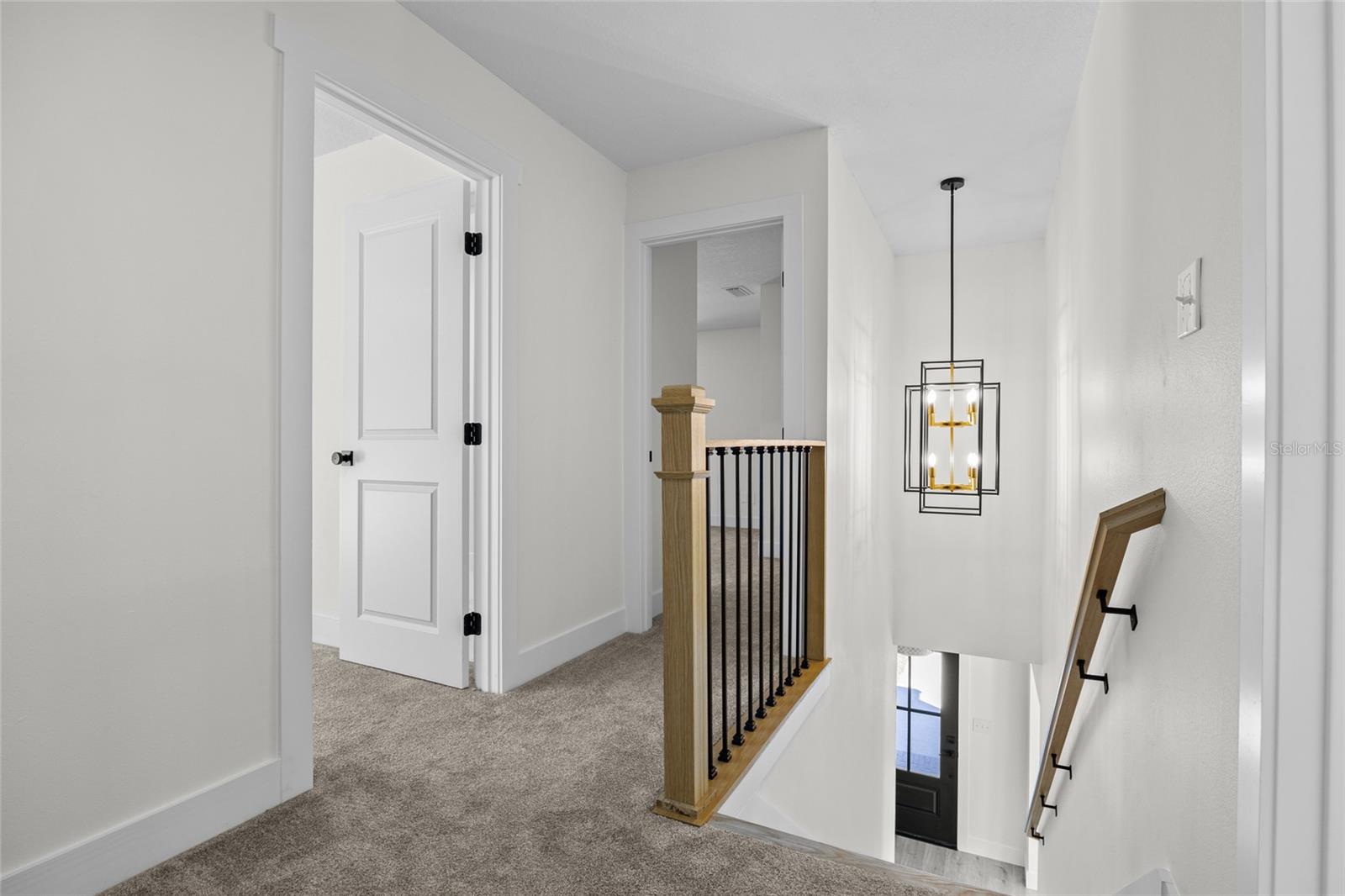 Image 20 of 43 For 378 Clubview Circle