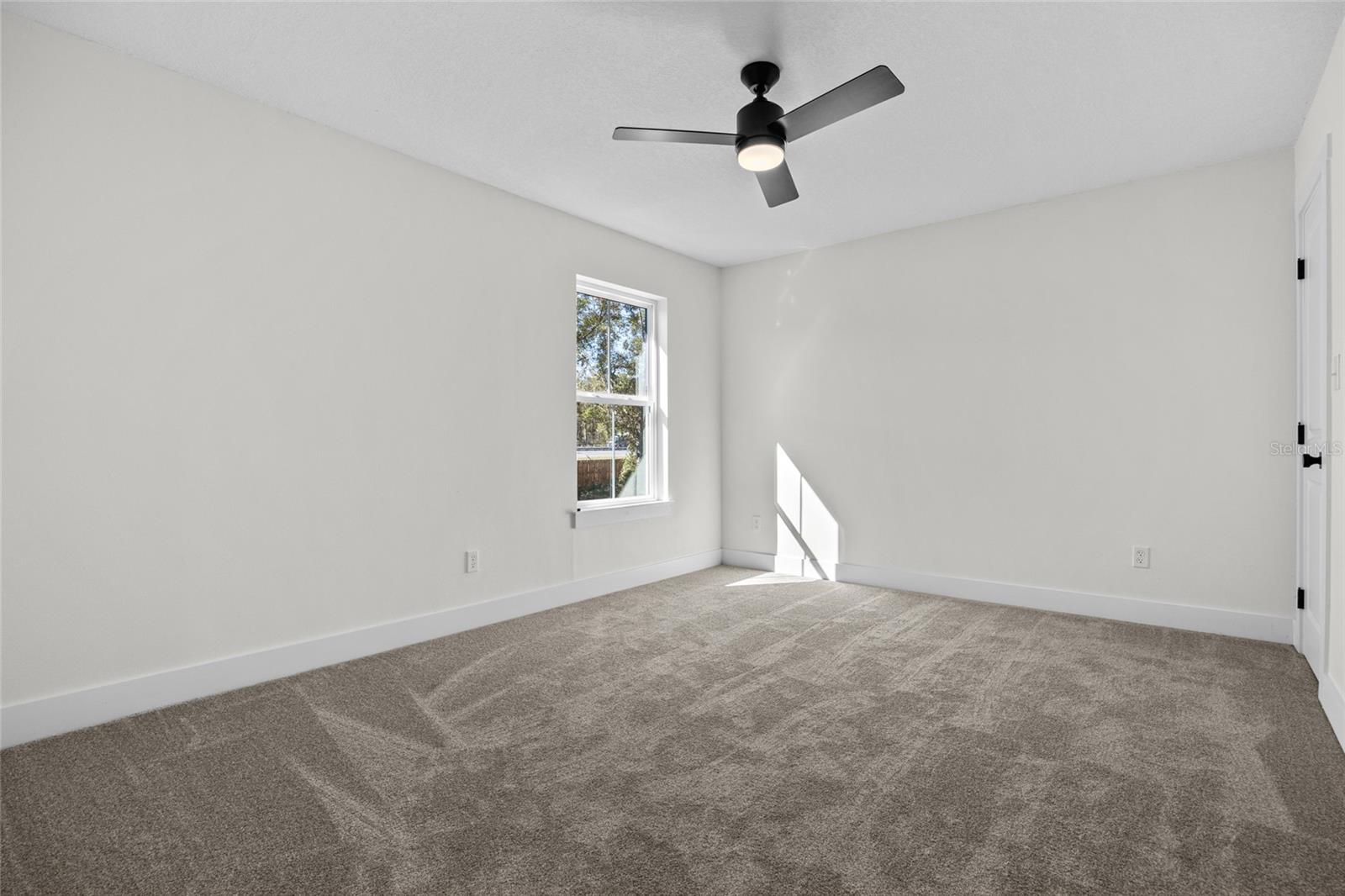 Image 21 of 43 For 378 Clubview Circle