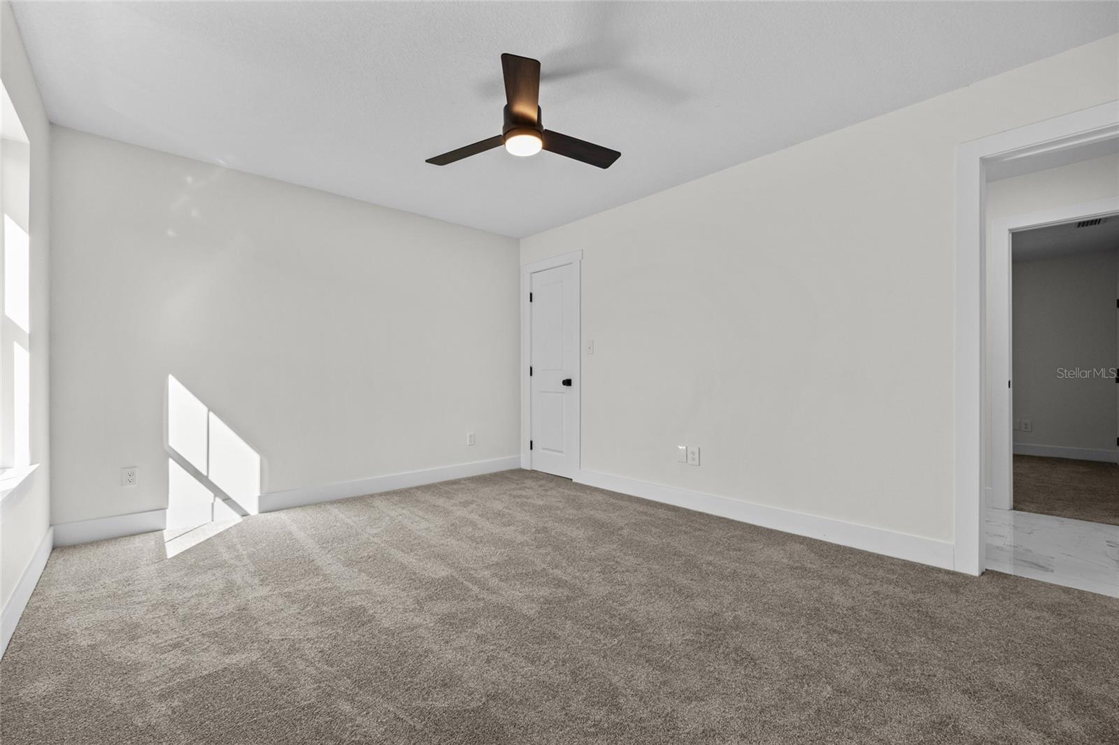 Image 22 of 43 For 378 Clubview Circle