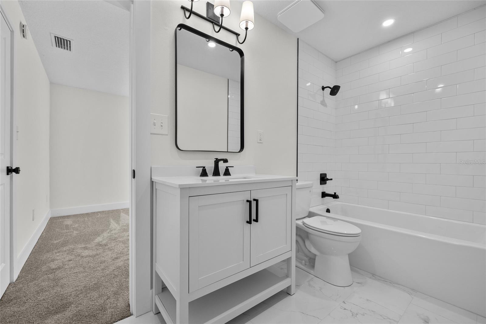 Image 23 of 43 For 378 Clubview Circle