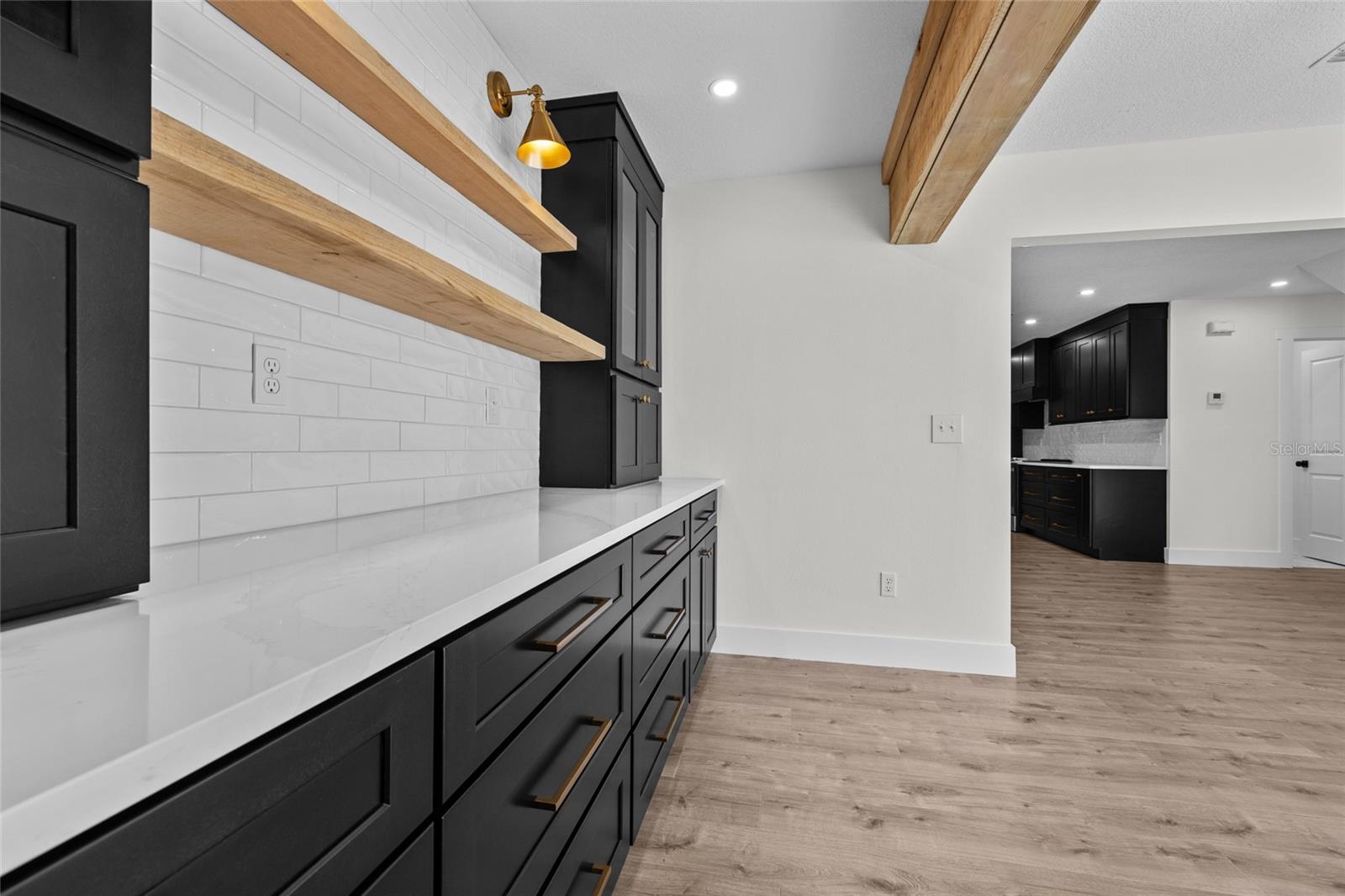 Image 33 of 43 For 378 Clubview Circle