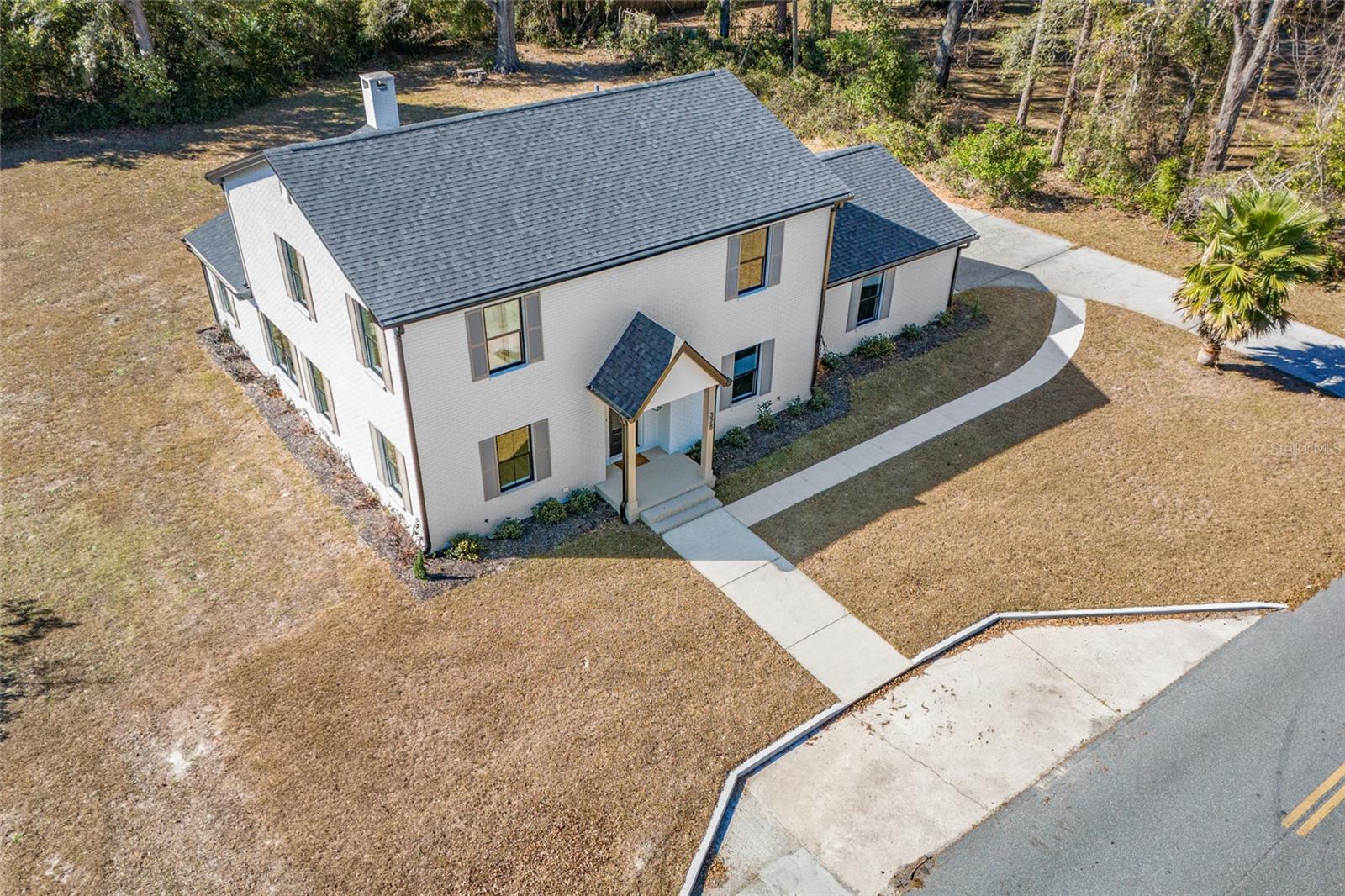 Image 36 of 43 For 378 Clubview Circle