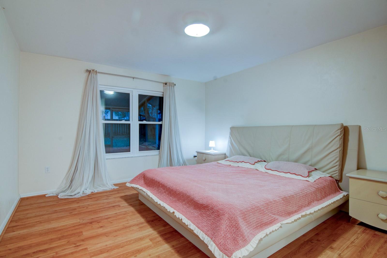 Image 18 of 28 For 10428 13th Avenue