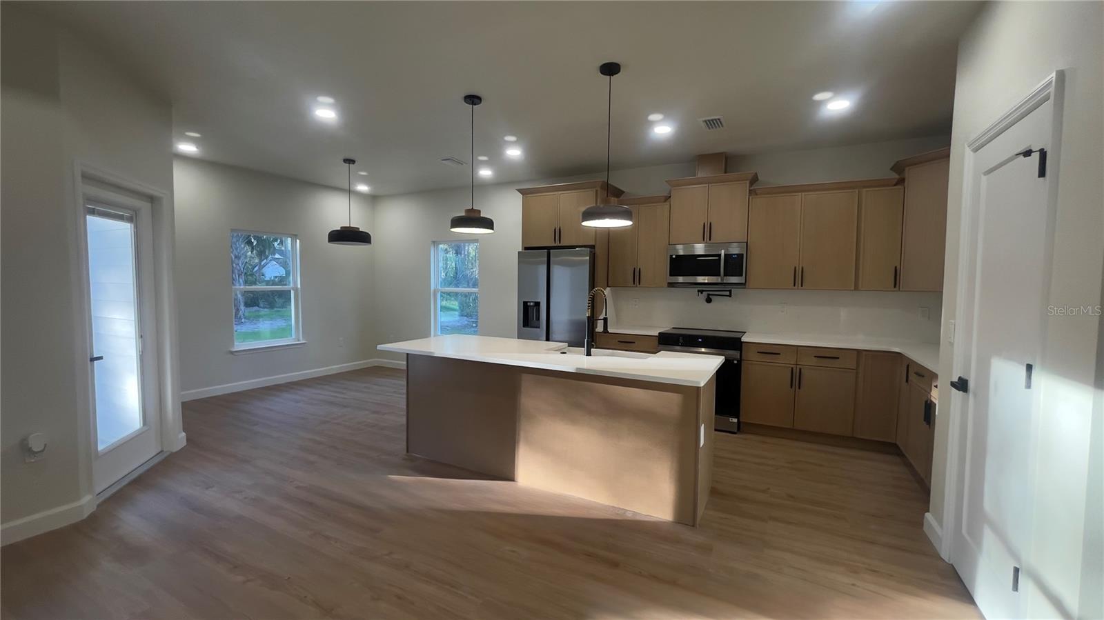 Image 6 of 46 For 11380 92nd Ct