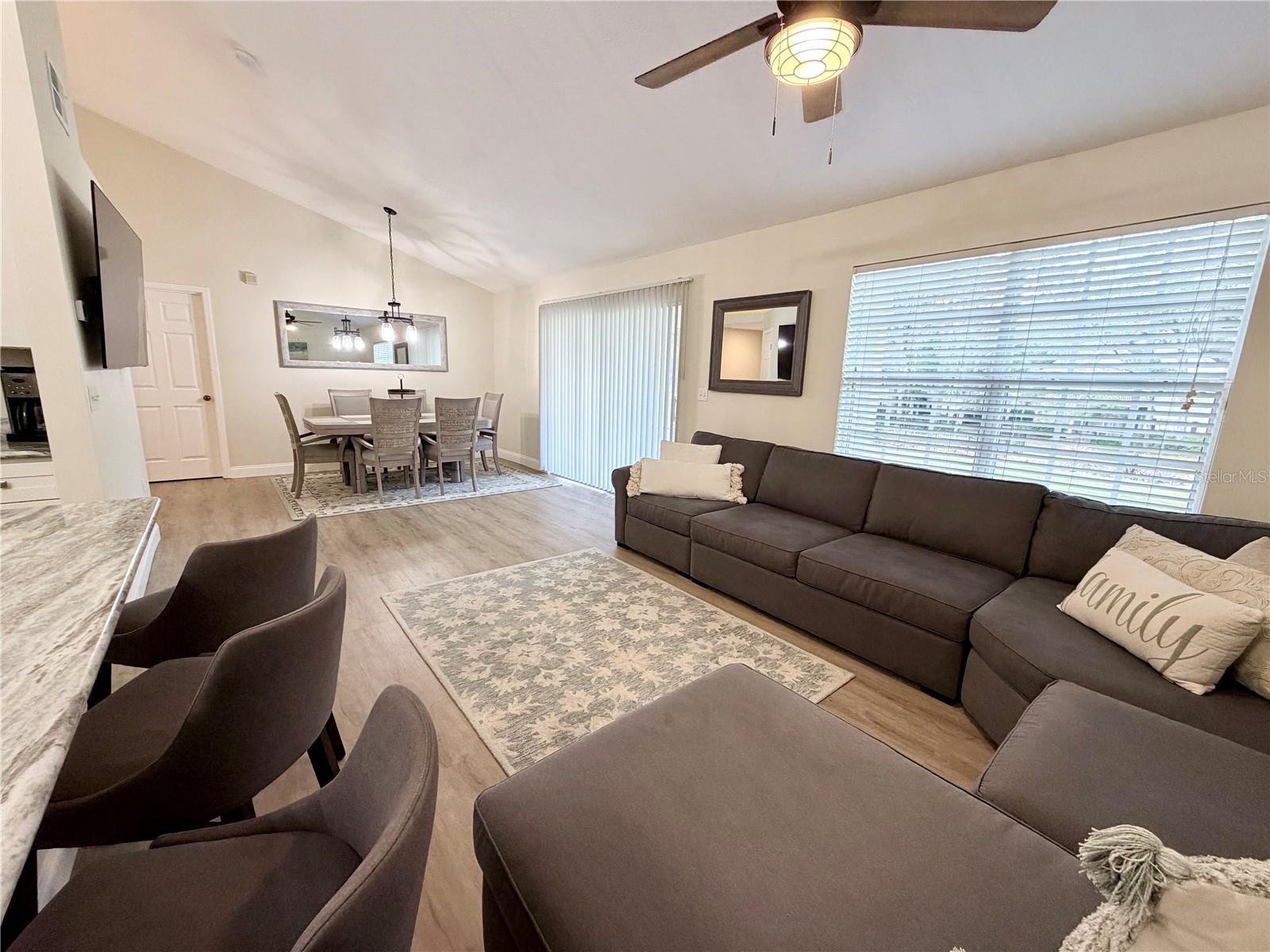 Image 4 of 36 For 10000 52nd Avenue 60