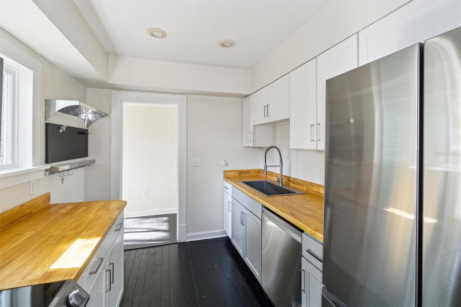 Image 18 of 48 For 2114 7th Terrace