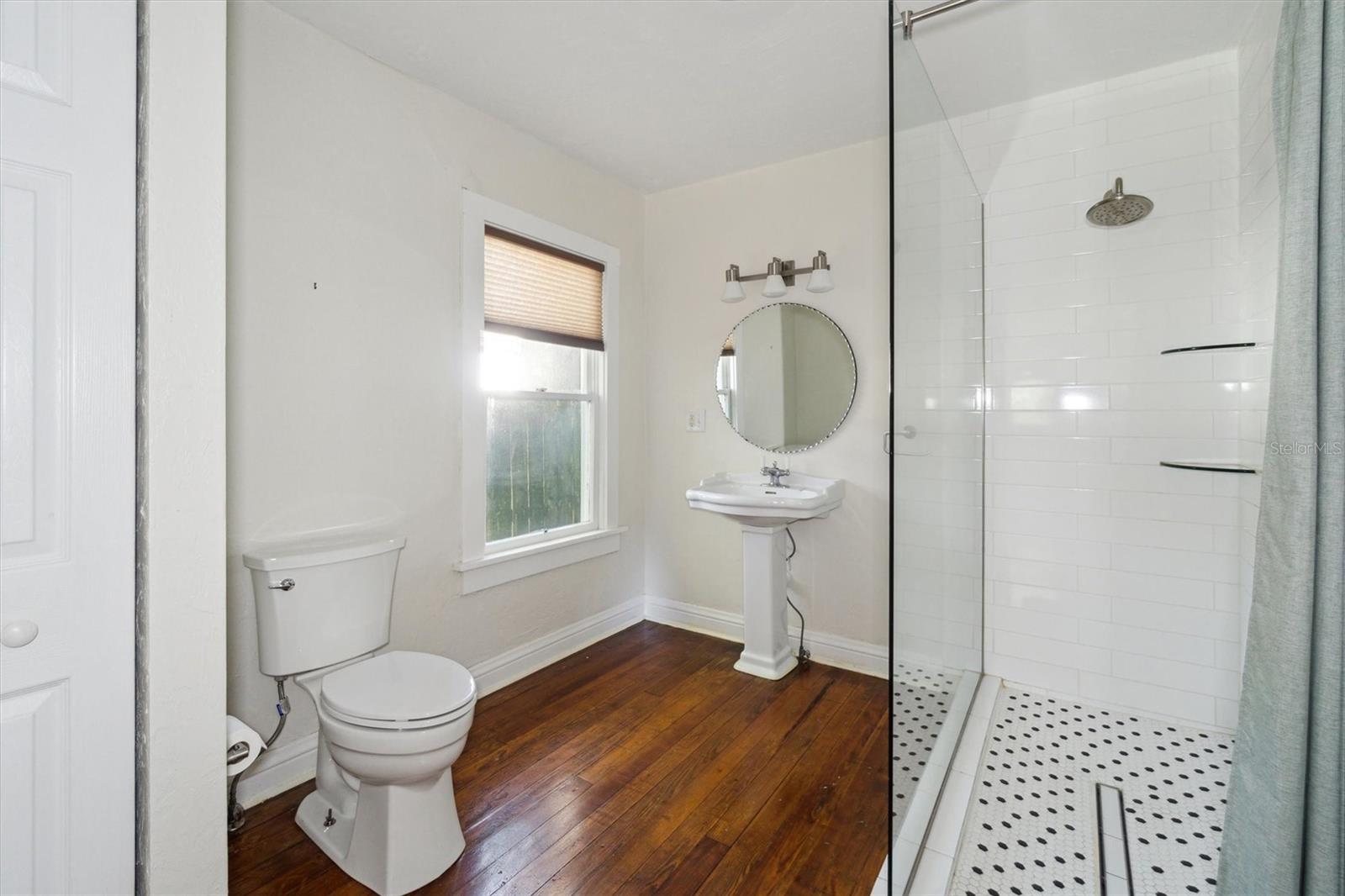 Image 26 of 48 For 2114 7th Terrace