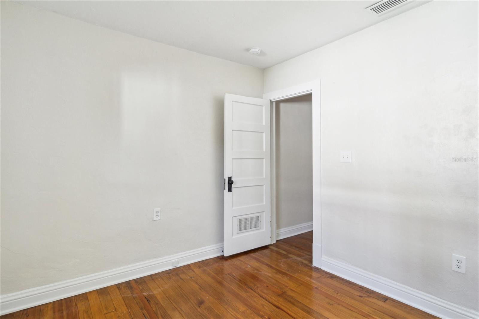 Image 29 of 48 For 2114 7th Terrace