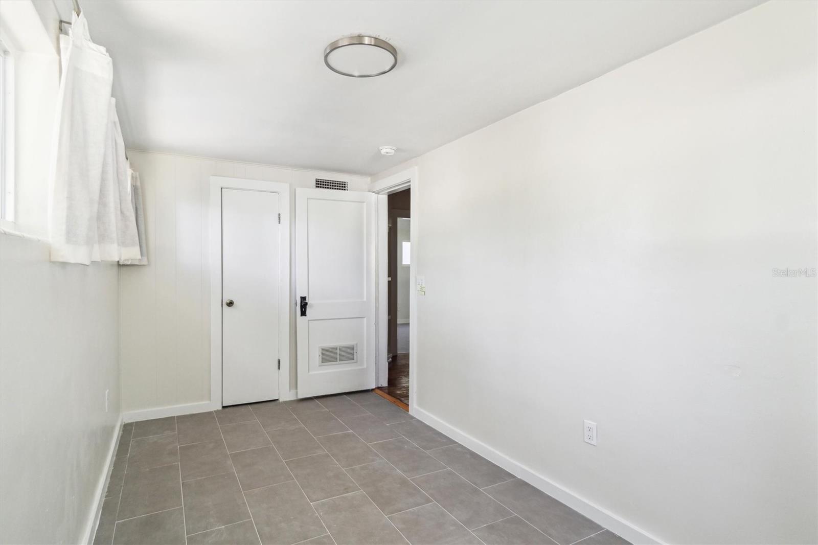 Image 32 of 48 For 2114 7th Terrace