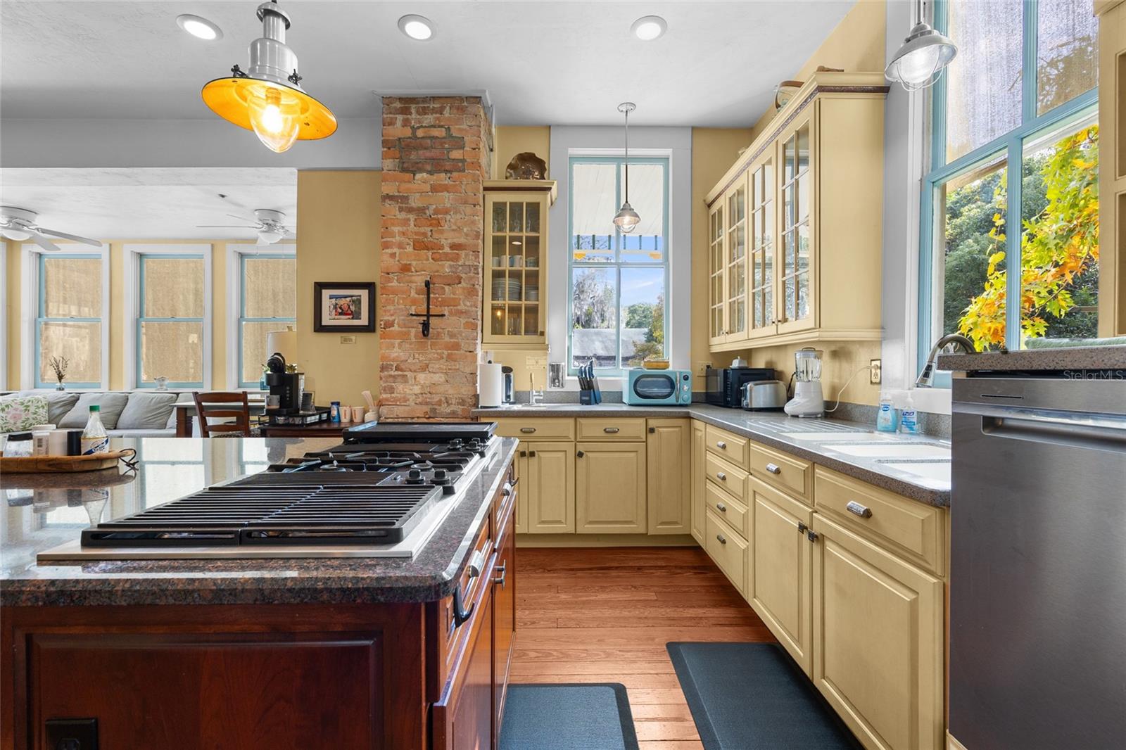 Image 11 of 52 For 221 7th Street