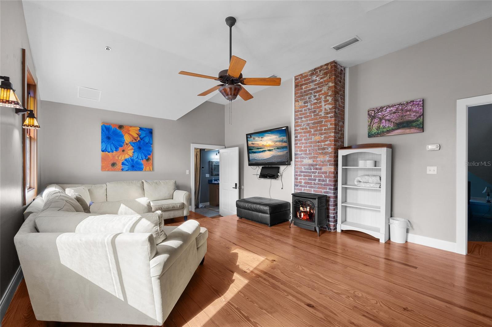 Image 23 of 52 For 221 7th Street